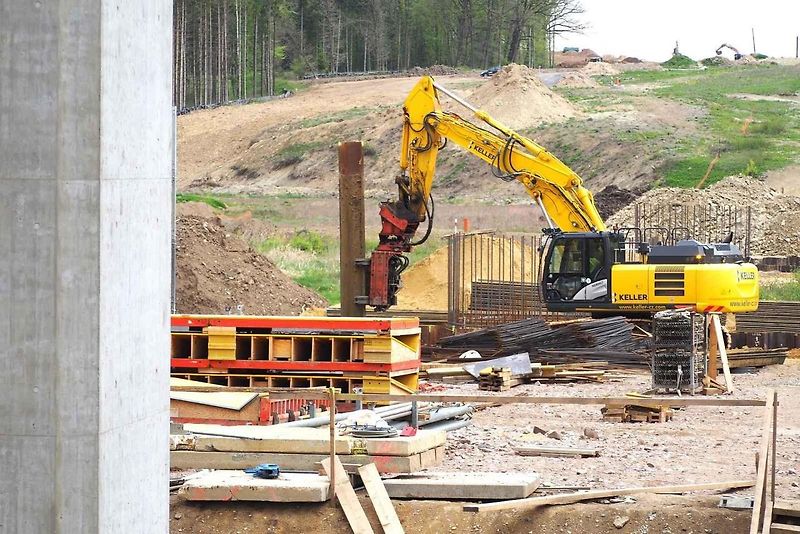 Snímky z výstavby dálnice D35 Džbánov - Litomyšl, duben 2025