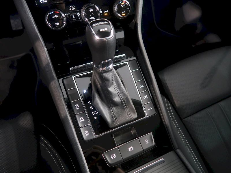 Škoda Superb (2023) LAURIN&KLEMENT 2.0TSI 206KW 4x - fotka 37 z 47
