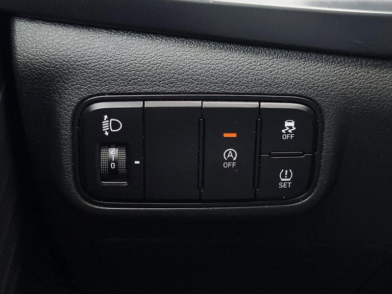 Hyundai i20 (2022) 1.2i 62kW, ČR, 1. Maj., Serv. - fotka 14 z 21