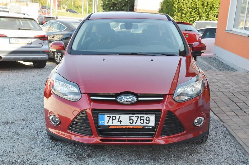 Ford Focus (2011) 1.6 EcoBoost 110kW Titanium  - fotka 2 z 36