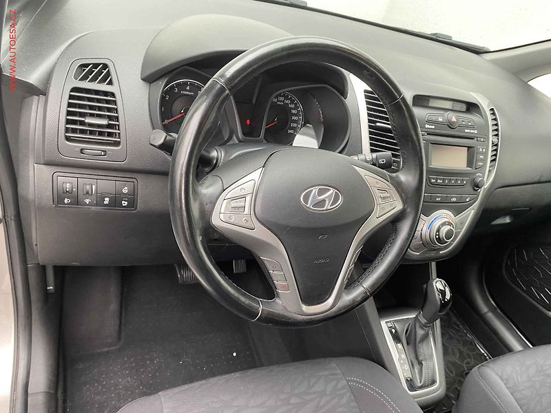 Hyundai ix20 (2016) 1.6 GDi, ČR, AT, park.čidla - fotka 12 z 18