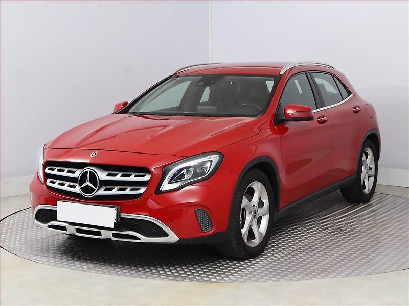 Mercedes-Benz GLA (2018) 180 d, Automat, Serv.kniha - fotka 2 z 23