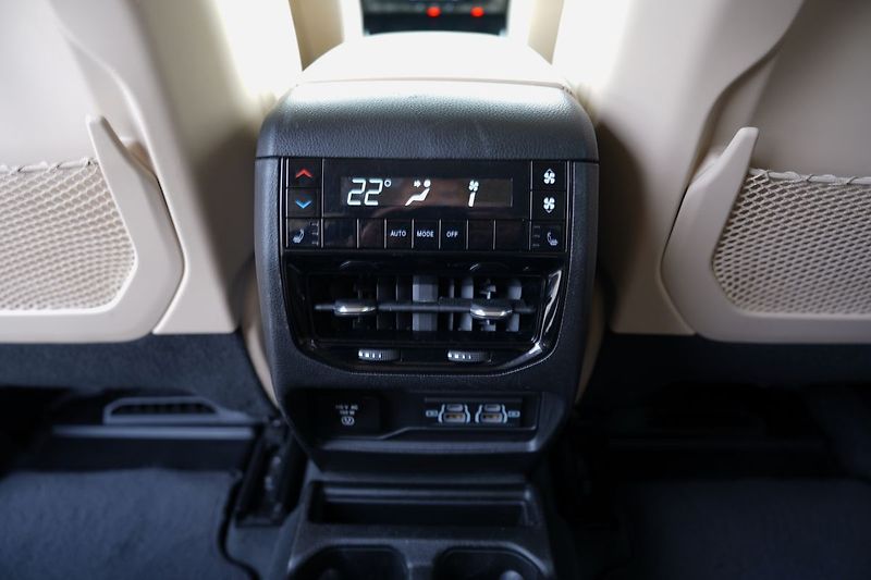 Jeep Grand Cherokee 3.6i V6 Long Limited,4x4,300PS - fotka 38 z 50