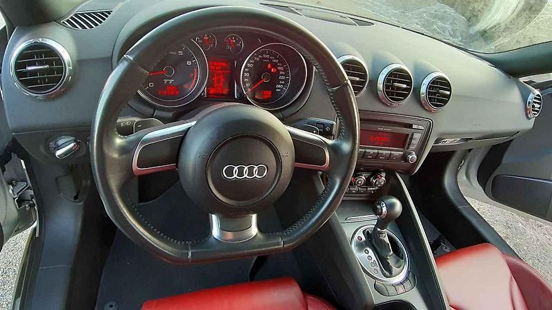 Audi TT vypadá hodně dravě, i když o naprostý supersport se nejedná.