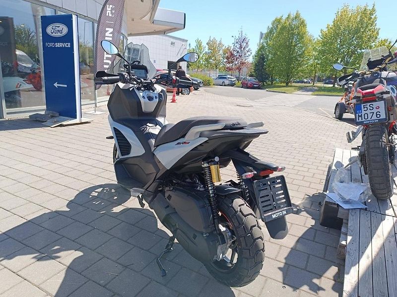 Aprilia (2026) SR GT 400 Dusty Grey - fotka 5 z 18