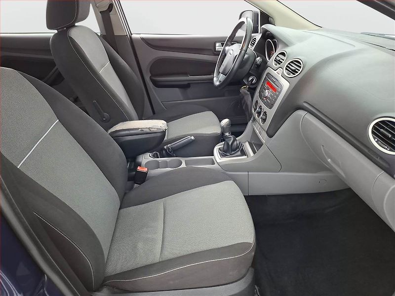 Ford Focus (2011) 1.6 16V, nová STK, zamluveno - fotka 9 z 13