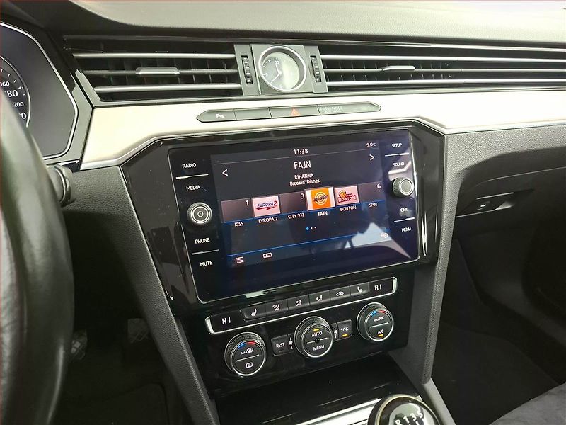 Volkswagen Passat (2018) R-Line 2.0 TDI, Kůže, Tempomat - fotka 12 z 19