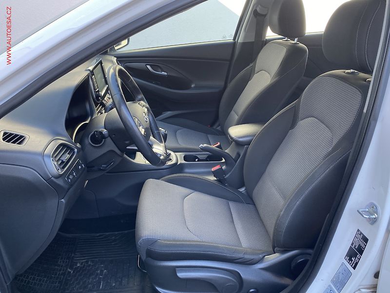 Hyundai i30 (2020) 1.6 CRDi SW, 1.maj,ČR - fotka 9 z 18
