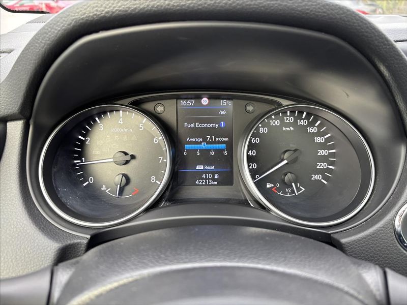 Nissan Qashqai 1,3 DIG-T Tekna PANORAMA TAŽNÉ - fotka 49 z 49