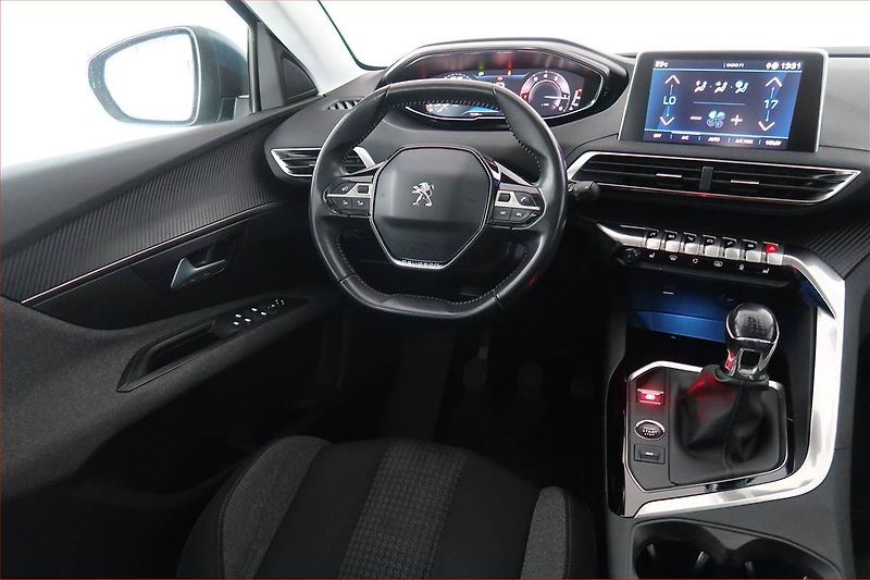 Peugeot 3008 (2021) 1.2 PureTech, Serv.kniha - fotka 7 z 18