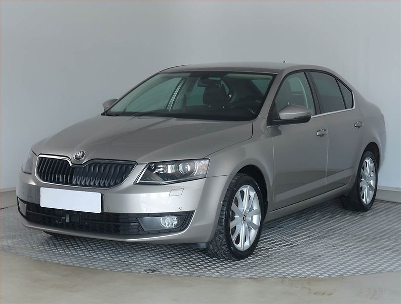 Škoda Octavia (2014) Style 1.4 TSI, Kůže, Navi - fotka 2 z 18