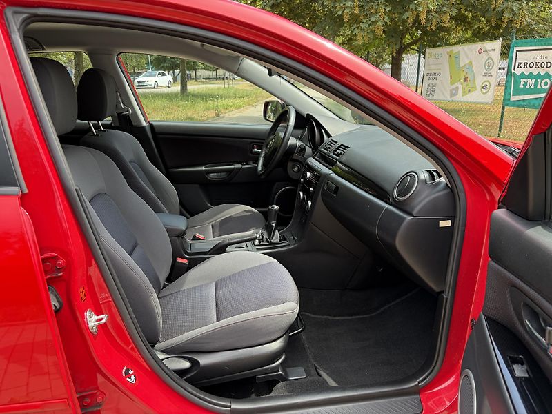 Mazda 3 1.6 Sport Active - fotka 19 z 25