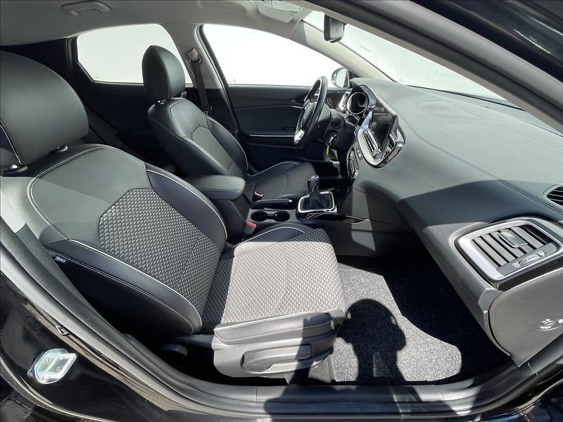 Kia XCeed 1,5 T-GDI Exclusive NAVI - fotka 17 z 23