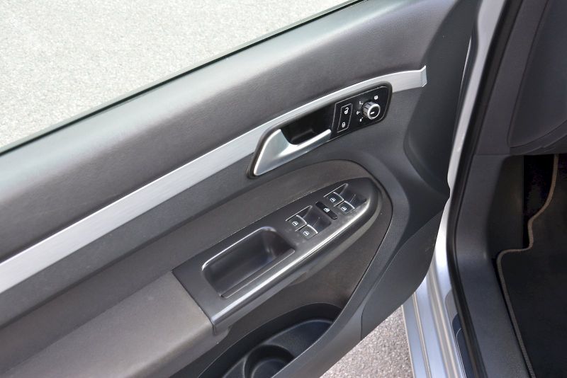 Volkswagen Touran (2014) 2.0 TDI 103 kW Confortline - fotka 8 z 20