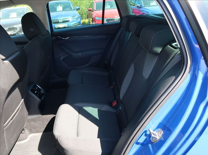 Škoda Octavia 2,0 TDi,110kW,DSG,Serv.k.,DPH - fotka 18 z 28