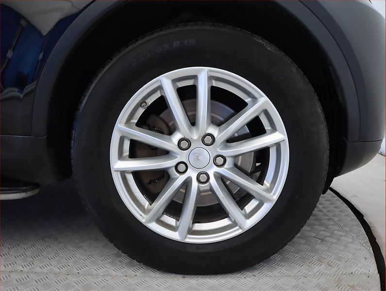 Land Rover Discovery (2018) 2.0 Si4 - fotka 15 z 21