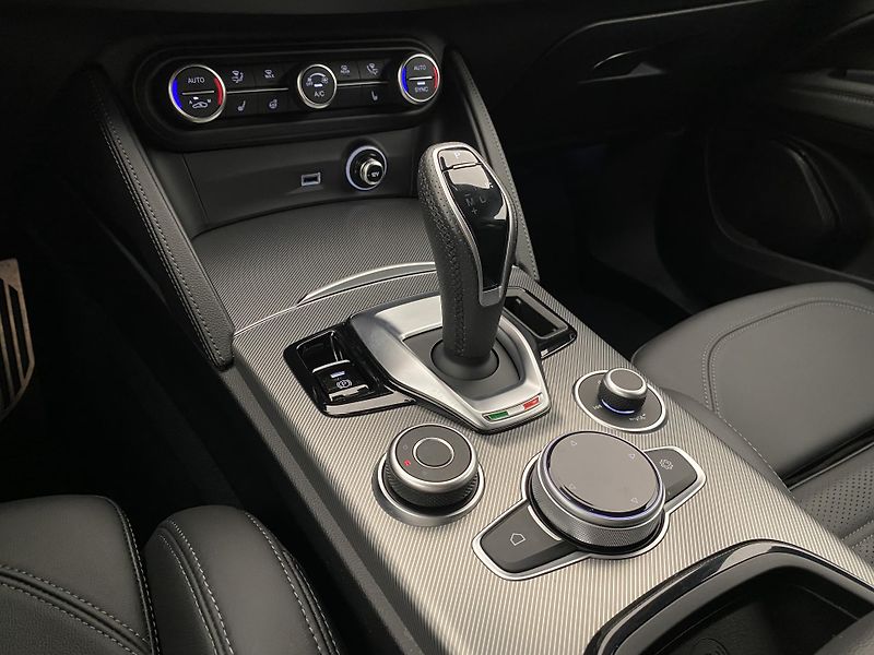 Alfa Romeo Stelvio VELOCE 2.2JTDm Q4 AUT - fotka 26 z 56