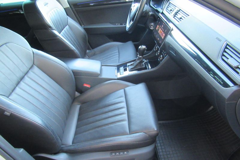 Škoda Superb 2.0 TDI DSG L&K TAŽNÉ - fotka 34 z 41