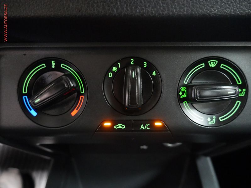 Škoda Fabia (2019) 1.0 TSi, ČR, AC, tempo, park - fotka 16 z 18