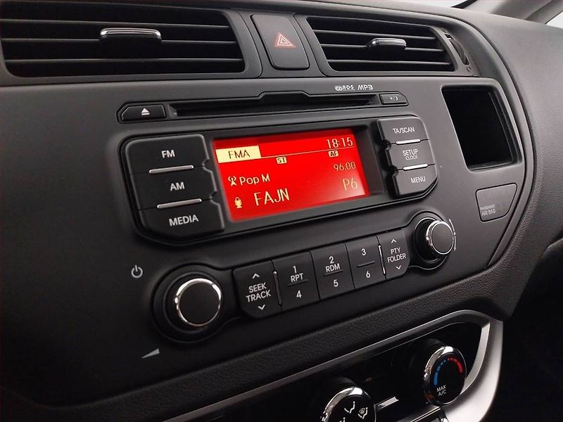 Kia Rio (2012) 1.25 CVVT - fotka 15 z 16