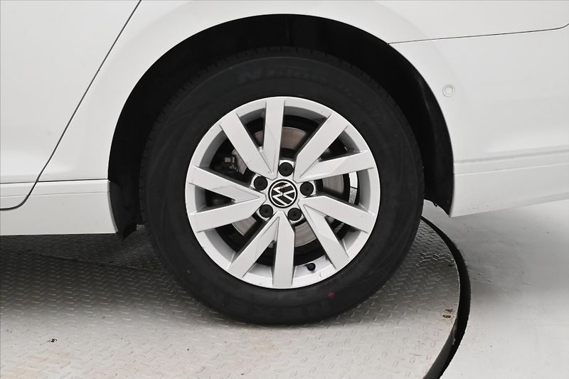 Volkswagen Passat 2,0 TDI 110kW DSG Business Zár - fotka 31 z 31