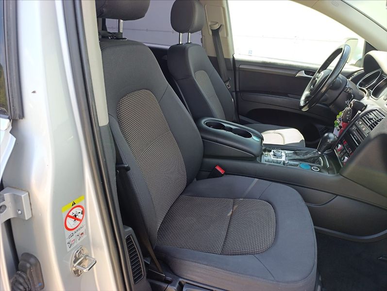 Audi Q7 3,0 TDi Quattro Autom.7Míst ČR - fotka 29 z 40