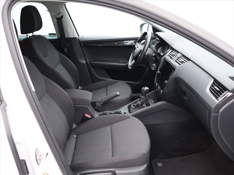 Škoda Octavia 1,6 TDI 85kW DSG Style LED CZ - fotka 10 z 22