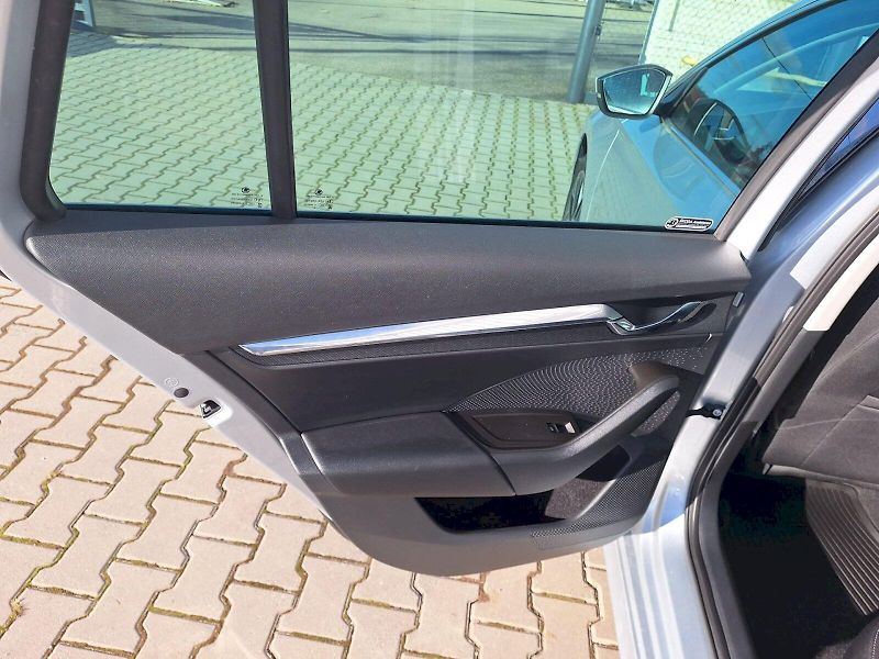 Škoda Octavia (2021) COMBI / 1.5 TSI / 110kW / 6MP - fotka 28 z 34