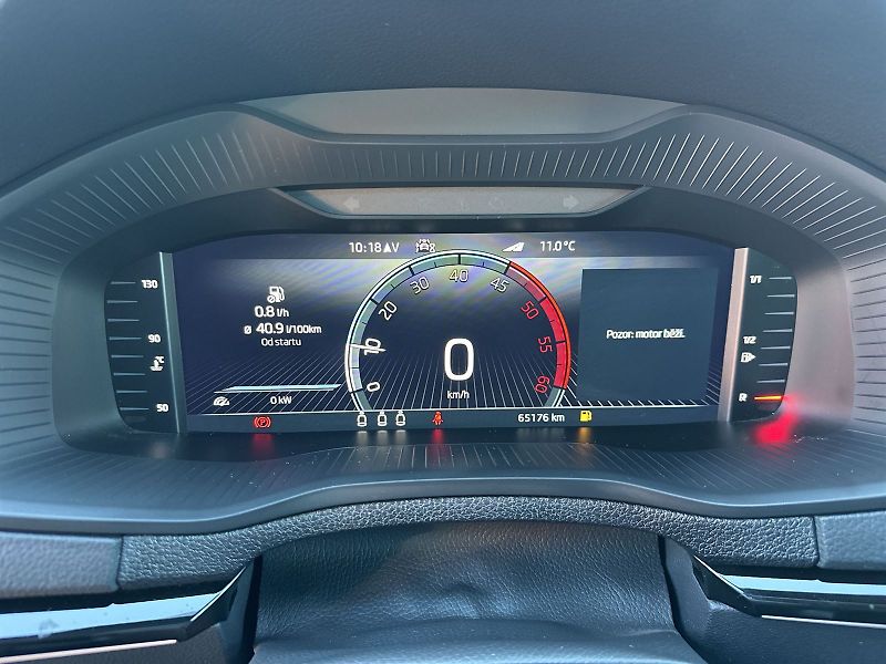 Škoda Karoq (2022) 2.0 TDI Sportline - fotka 7 z 33