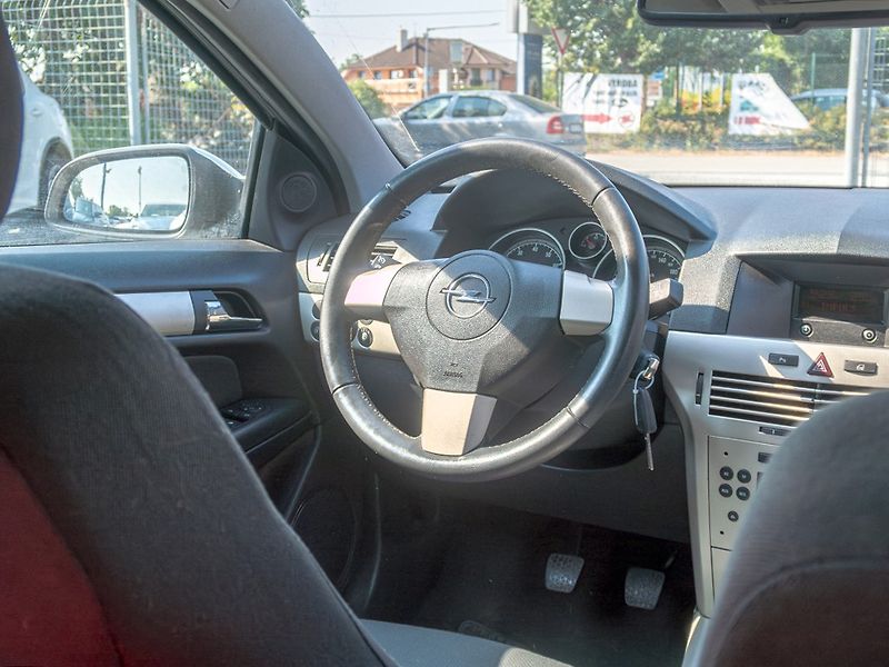 Opel Astra (2007) 1.4i 63KW KUPÉ – SERVISKA - fotka 13 z 40