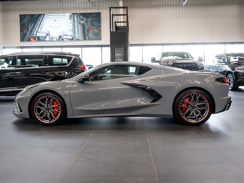 Chevrolet Corvette (2024) 6.2 Stingray C8 3LT Z51 Coupe - fotka 2 z 39