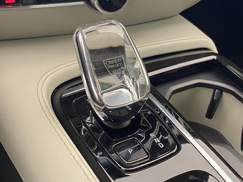 Volvo V60 T6 RECHARGE BRIGHT REZERVACE - fotka 28 z 57