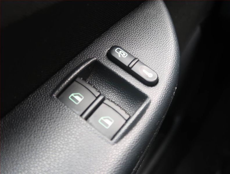 Škoda Fabia (2007) Elegance 1.4 TDI, nová STK - fotka 15 z 15