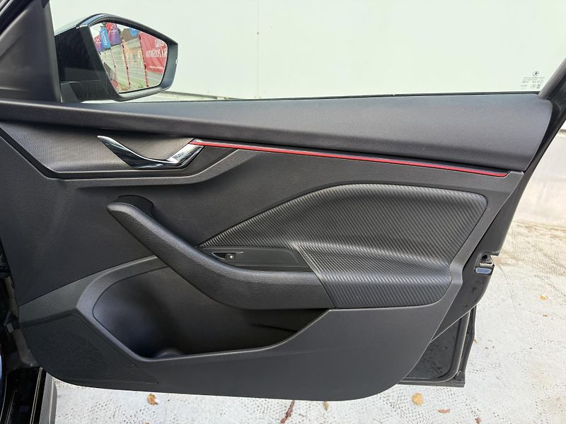 Škoda Kamiq (2025) 1.5 TSI Monte Carlo DSG ČR - fotka 13 z 22