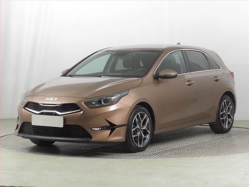 Kia Ceed (2021) Gold 1.5 T-GDI, Serv.kniha - fotka 2 z 19