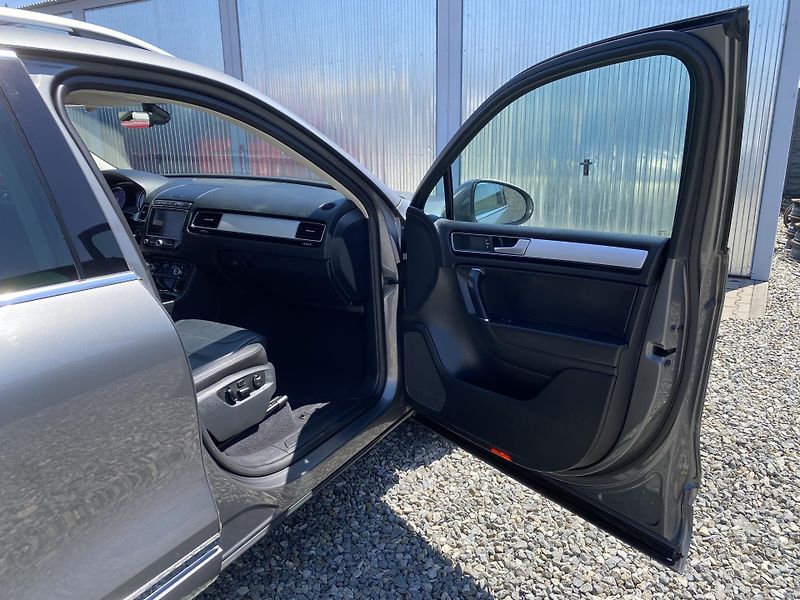 Volkswagen Touareg 3.0TDi 4x4 FL 2017 ELEGANCE 1A - fotka 129 z 176