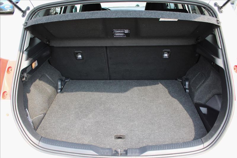 Toyota Auris 1,8 HYBRID KAMERA, SERVISKA - fotka 23 z 34