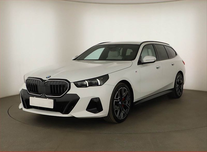 BMW Řada 5 (2025) 540d xDrive - fotka 2 z 28