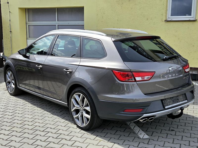 Seat Leon 2,0TDi xPERIENCE 4drive ROZVOD - fotka 12 z 51