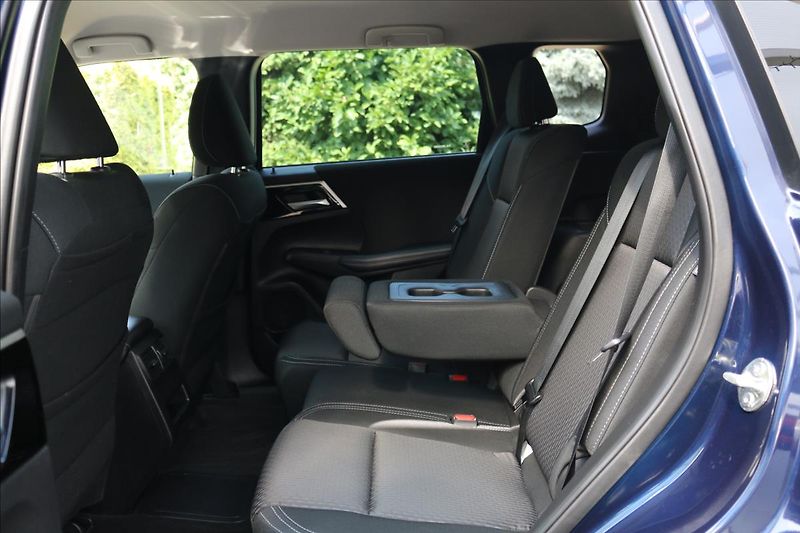 Mitsubishi Outlander 2,4 PHEV, 7míst, Invite - fotka 46 z 53