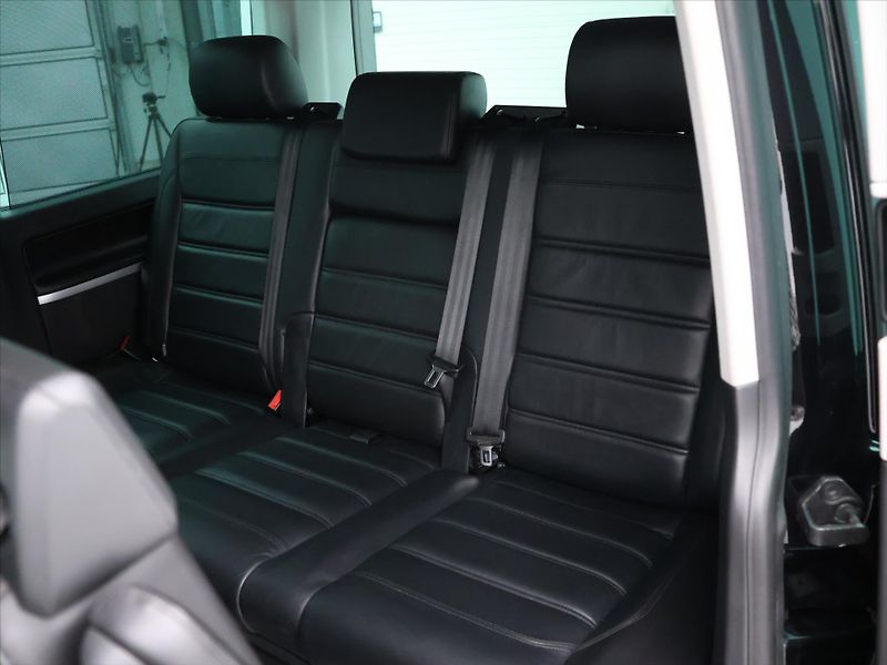 Volkswagen Multivan 2,0 TDI 150kW Highline LED - fotka 15 z 36