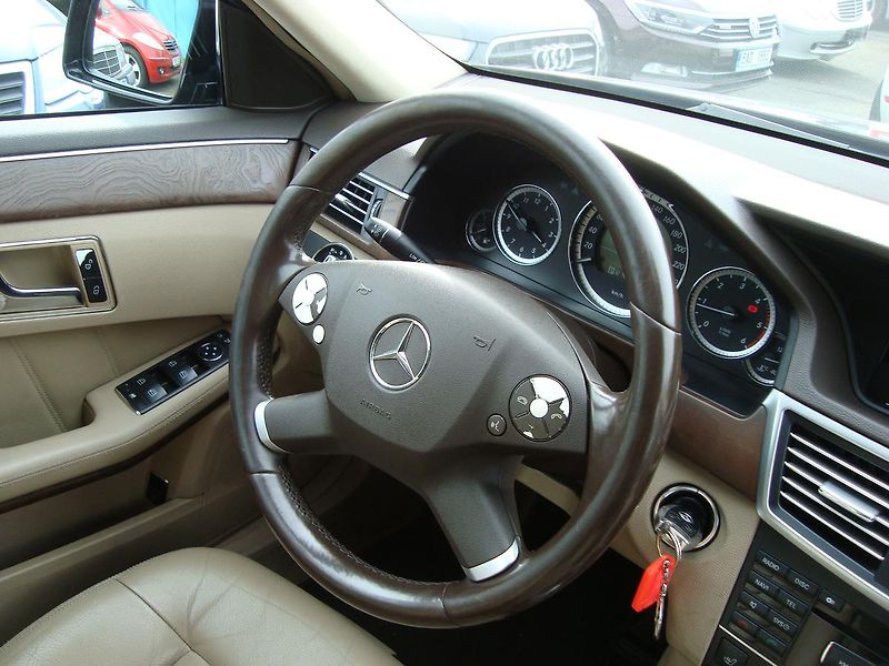 Mercedes-Benz Třídy E (2009) 250CDi,AUT,ČR, 1.Maj.Servis.kn - fotka 32 z 52