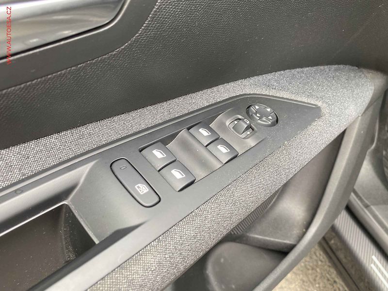 Peugeot 5008 (2019) 1.2 PT, AC, tempo, park.asist - fotka 13 z 15