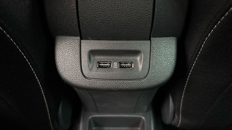 Škoda Fabia 1.0 TSI Black Combi - fotka 21 z 24