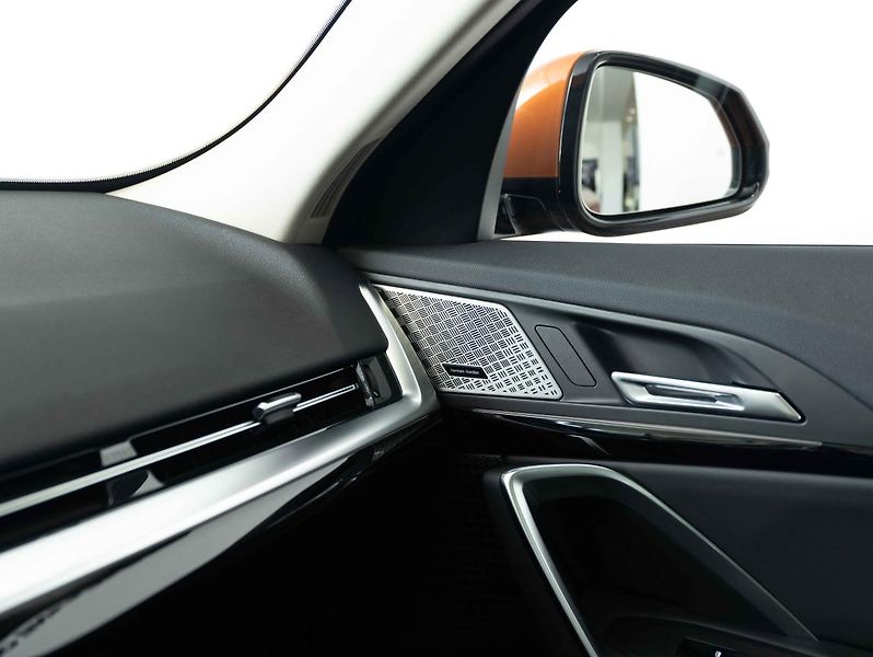 BMW iX2 xDrive30 - fotka 16 z 23