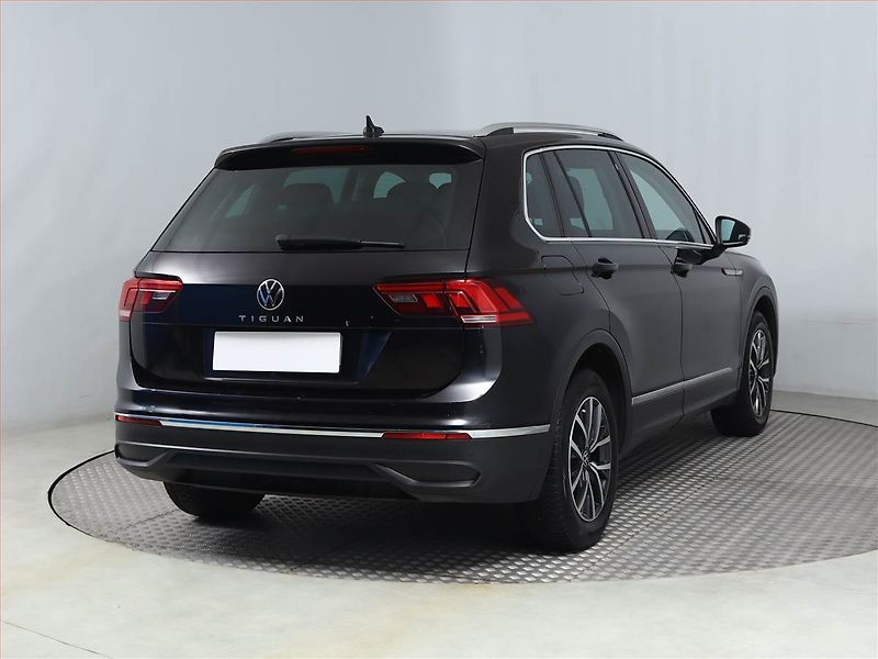 Volkswagen Tiguan (2022) Life 1.5 TSI - fotka 5 z 15