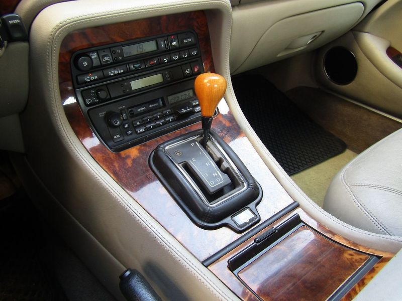 Jaguar XJ6 (1995) 3.2 R6 155kW  PLNĚ POJÍZDNÉ - fotka 34 z 35