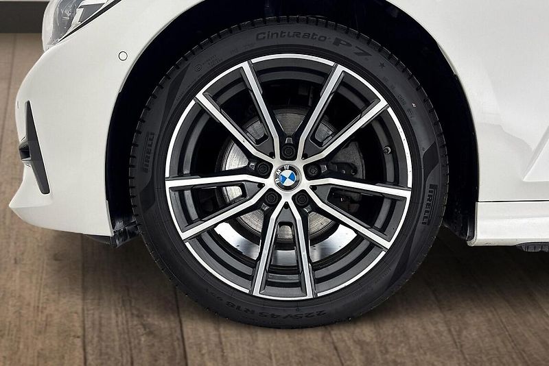 BMW Řada 3 320d xDrive - fotka 24 z 24