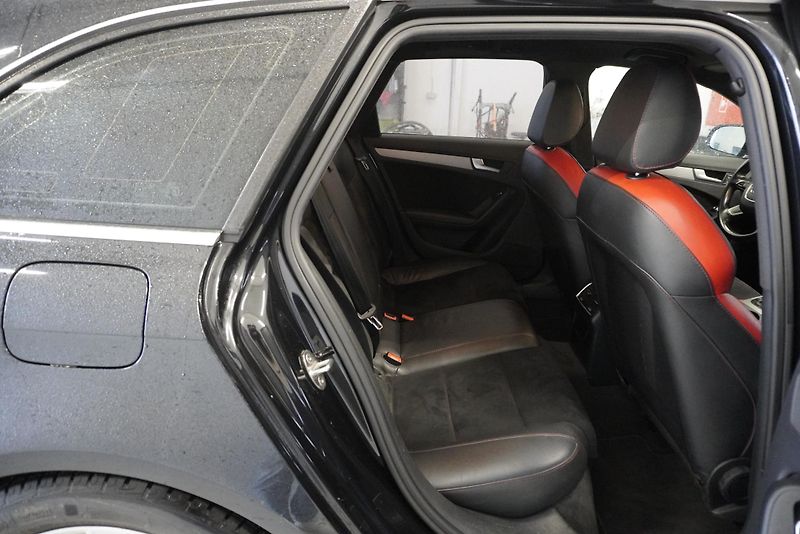 Audi A4 2.0 TFSI 162kW QUATTRO S-LINE - fotka 24 z 27