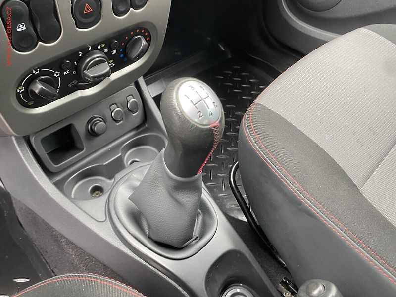 Dacia Duster (2013) 1.6 i, ČR, AC - fotka 13 z 13